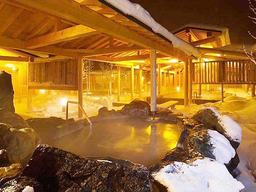 Shirakaba-no-yu is conveniently located close to Appi Kogen's main gondola station - perfect for an après ski soak