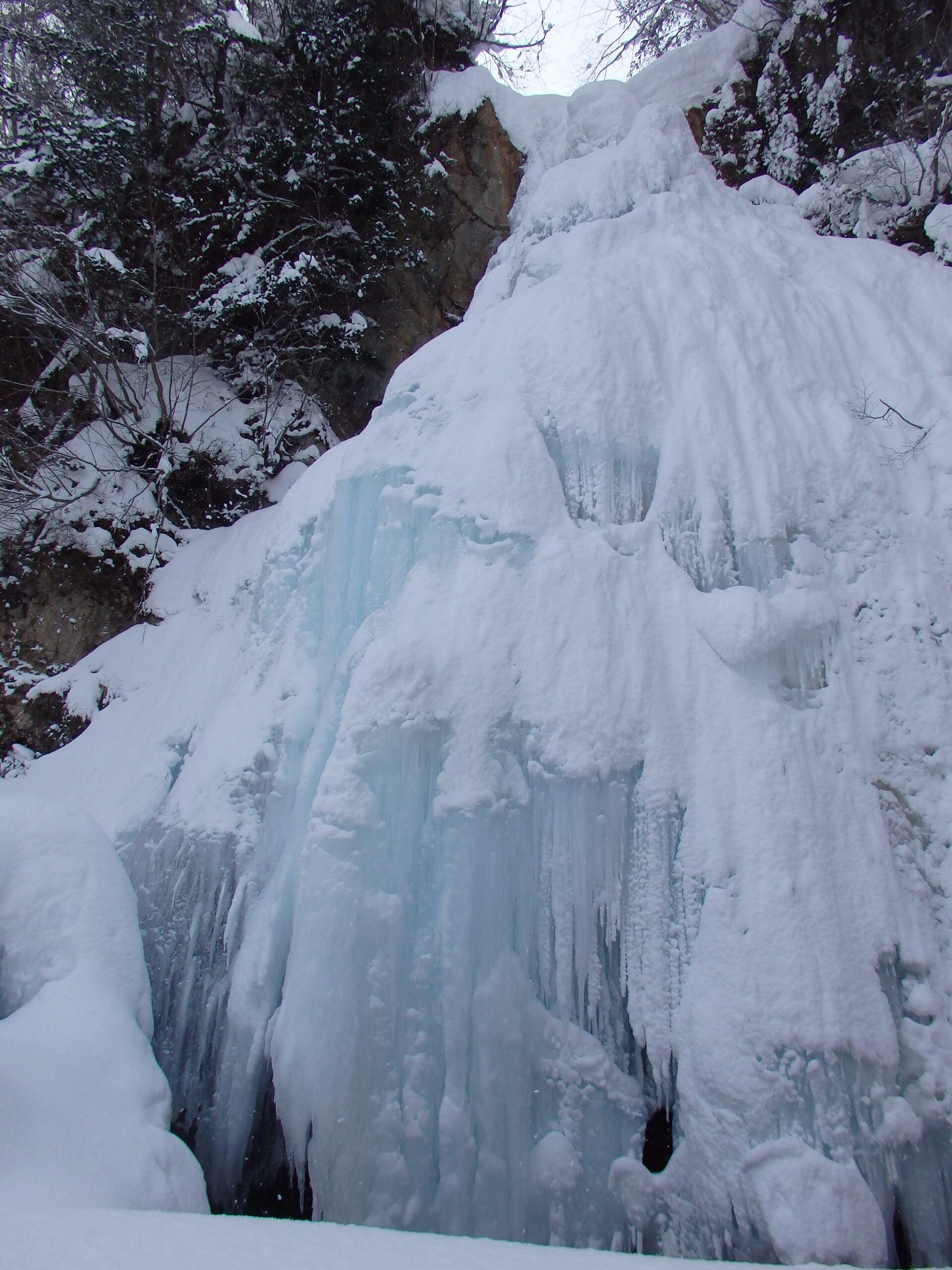 The sight of the completely frozen Nanataki Falls will take your breath away