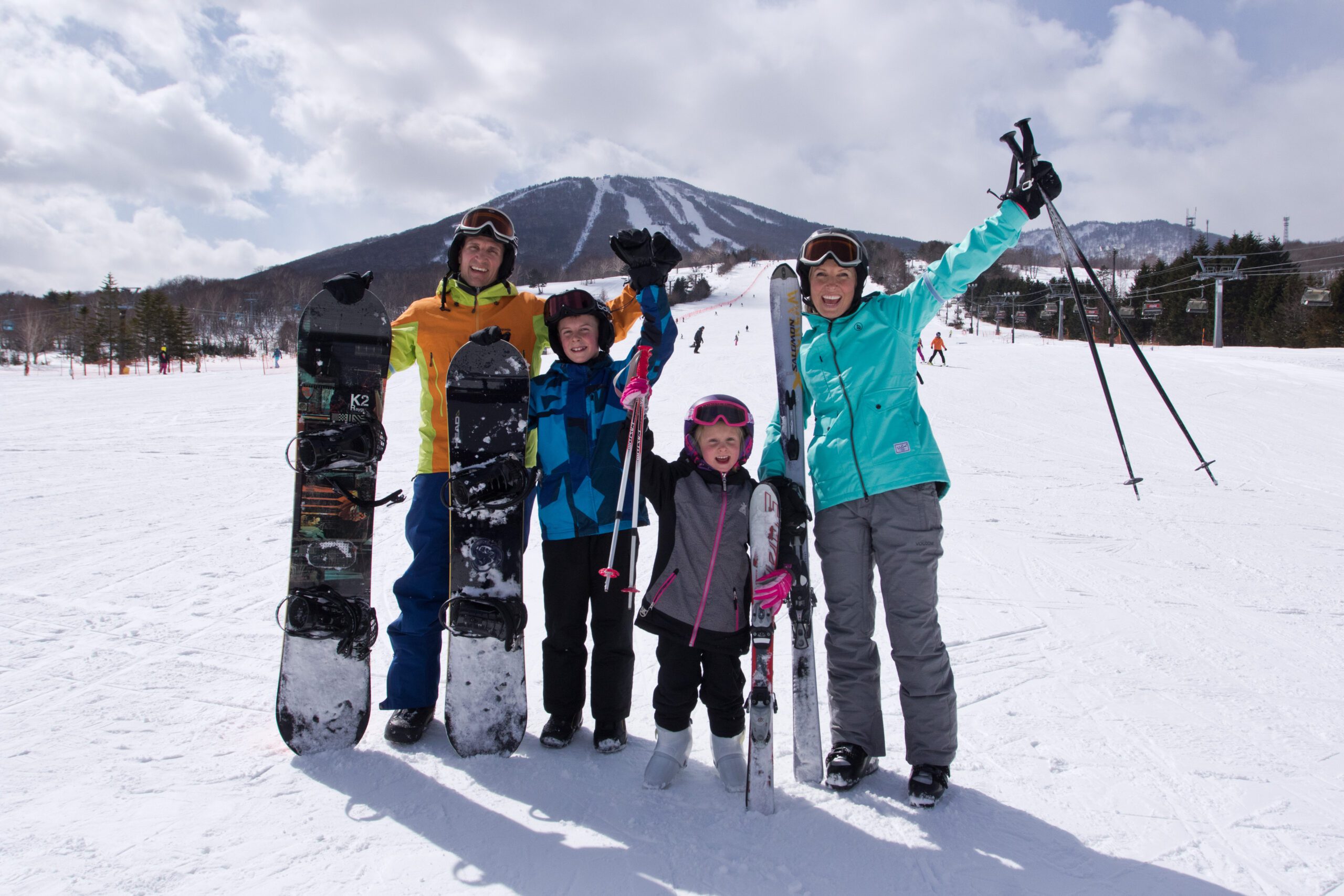 Everyone can enjoy Hachimantai's ultra-light powder snow